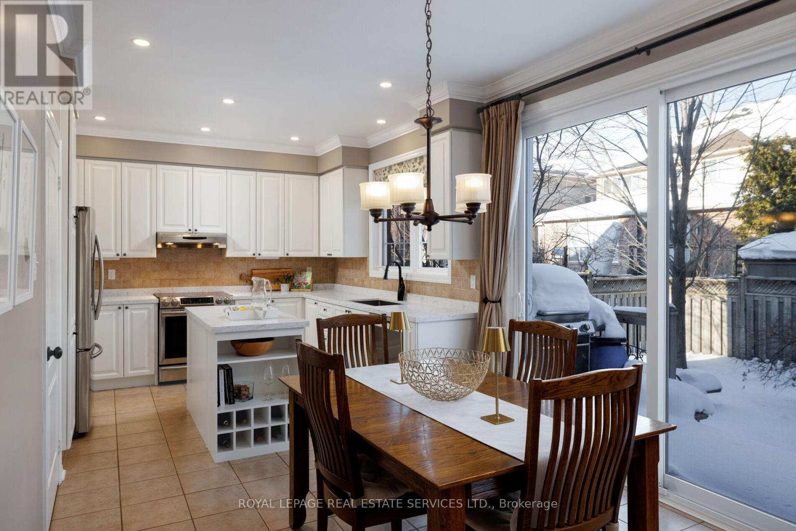 2475 Oakhaven Drive, Oakville, Ontario  L6M 4B7 - Photo 16 - W12763402