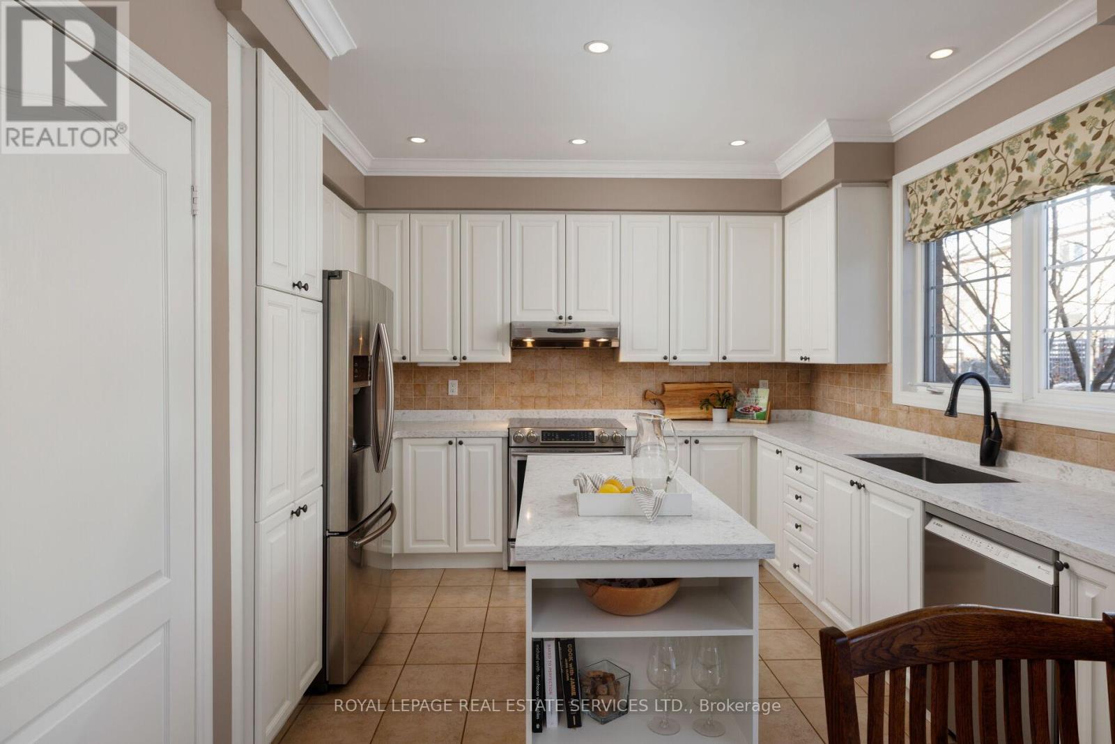 2475 Oakhaven Drive, Oakville, Ontario  L6M 4B7 - Photo 18 - W12763402