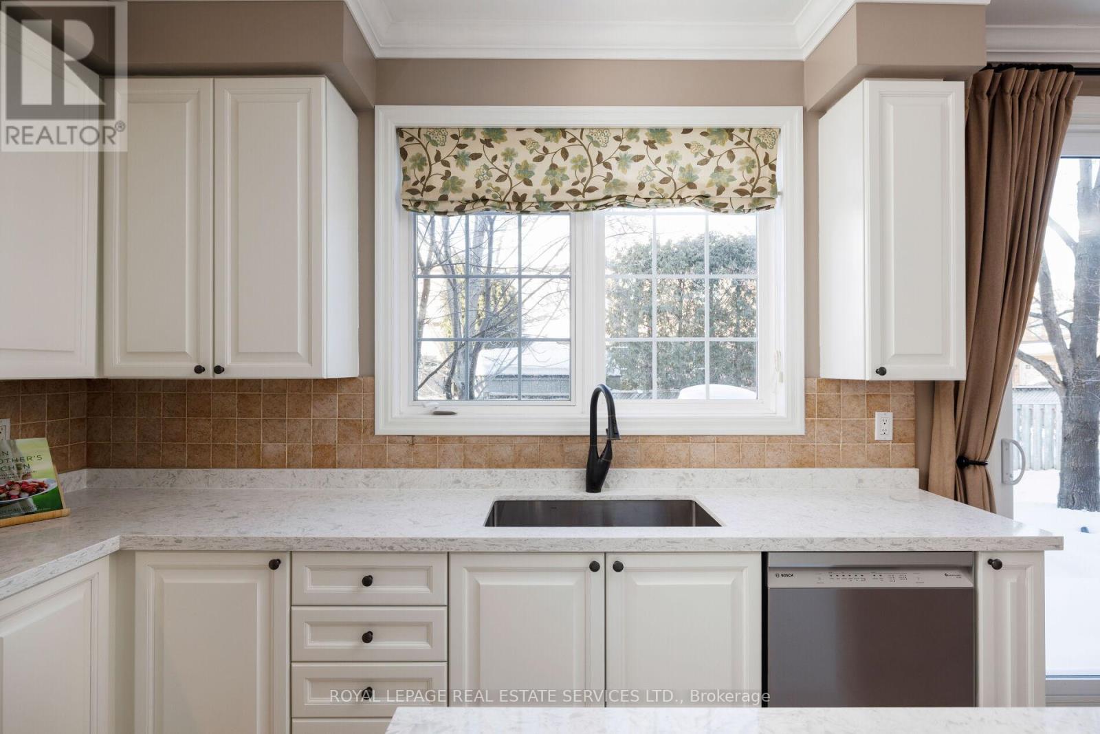 2475 Oakhaven Drive, Oakville, Ontario  L6M 4B7 - Photo 21 - W12763402