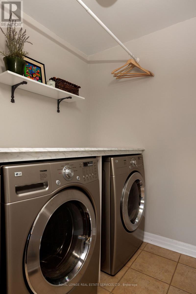 2475 Oakhaven Drive, Oakville, Ontario  L6M 4B7 - Photo 22 - W12763402