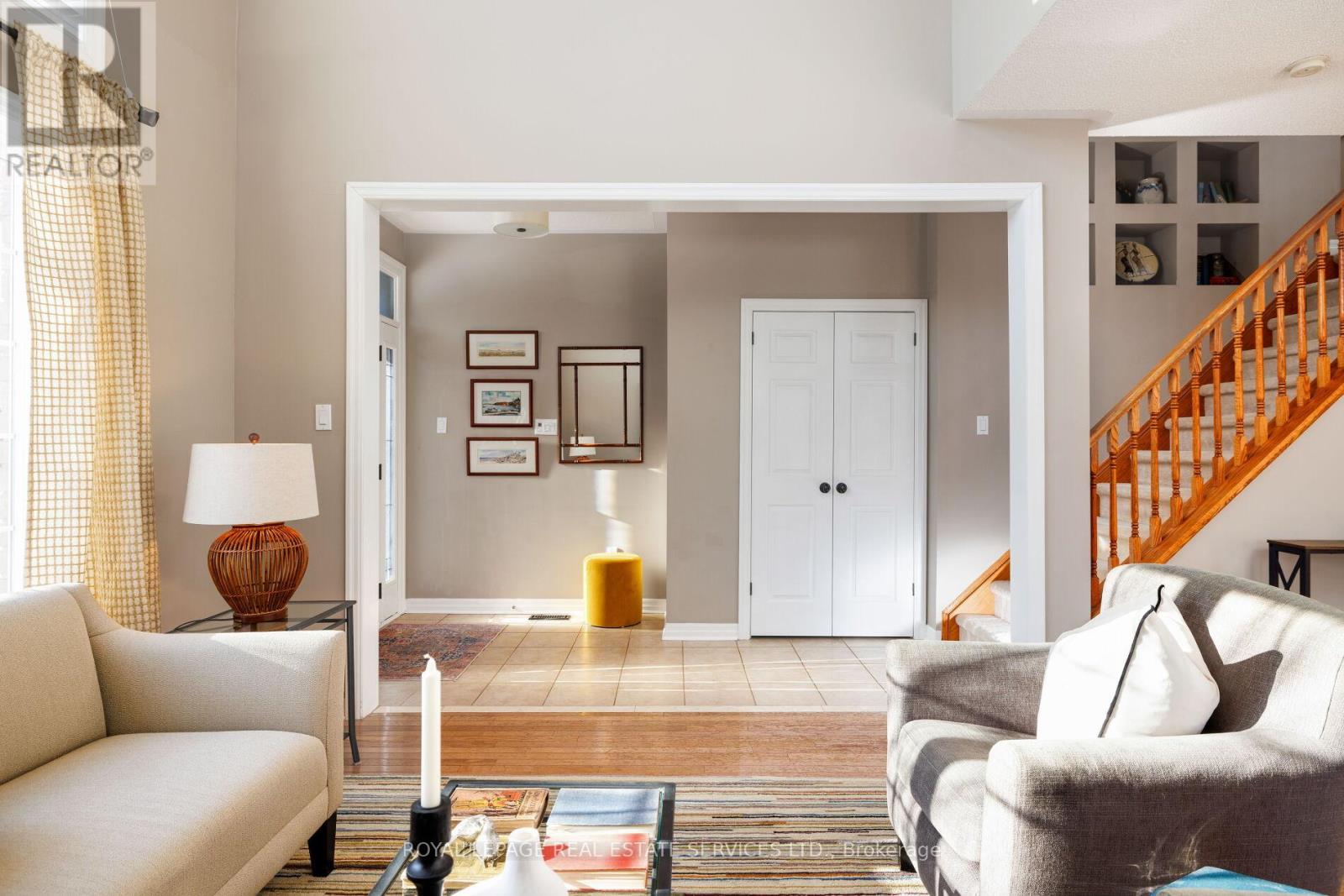 2475 Oakhaven Drive, Oakville, Ontario  L6M 4B7 - Photo 3 - W12763402