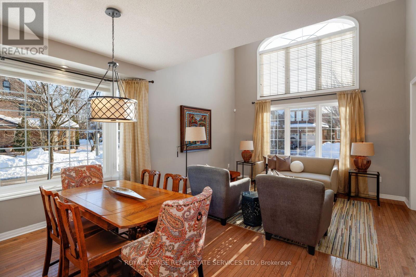 2475 Oakhaven Drive, Oakville, Ontario  L6M 4B7 - Photo 5 - W12763402