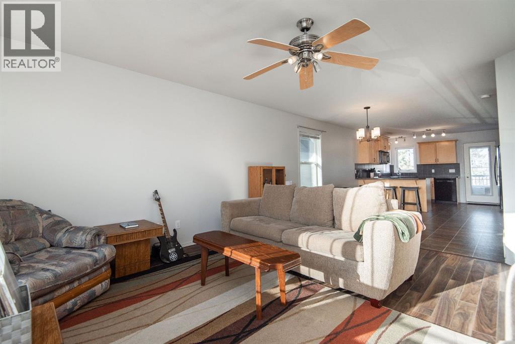 123 Bowman Circle, Sylvan Lake, Alberta  T4S 0H7 - Photo 4 - A2272507