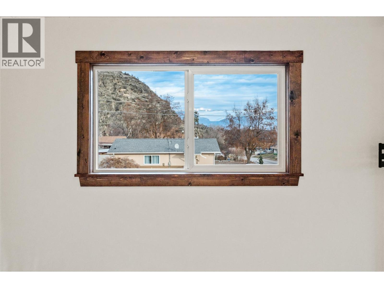 6470 Hollow Street Oliver Photo 9