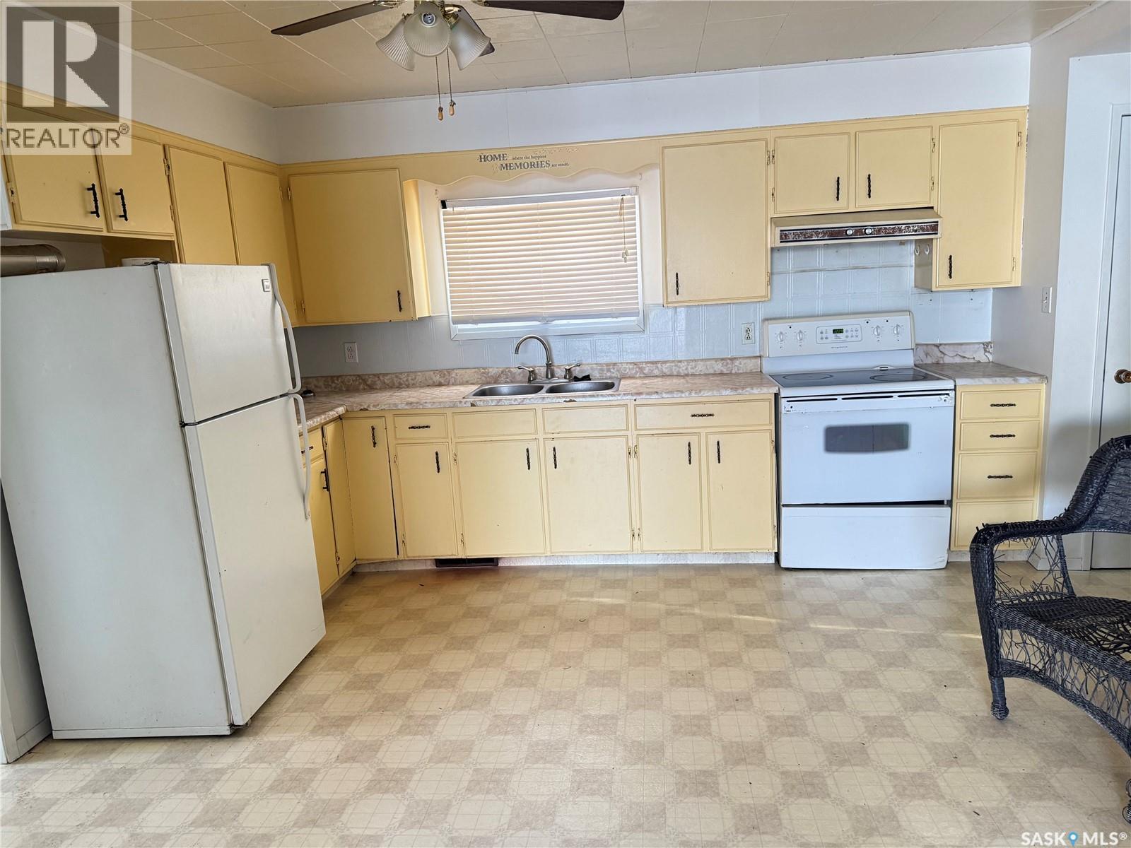 203 Centre Street, Naicam, Saskatchewan  S0K 2Z0 - Photo 2 - SK027945