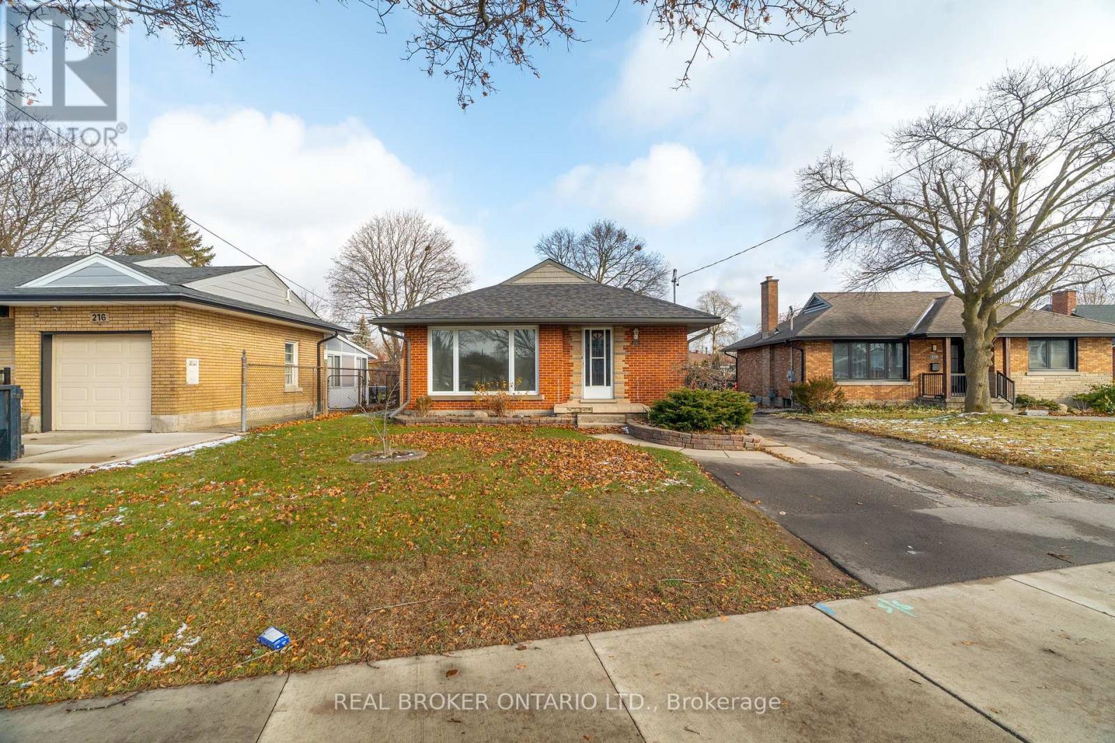 220 Bruce Street, Kitchener, Ontario  N2B 1Z3 - Photo 3 - X12763320