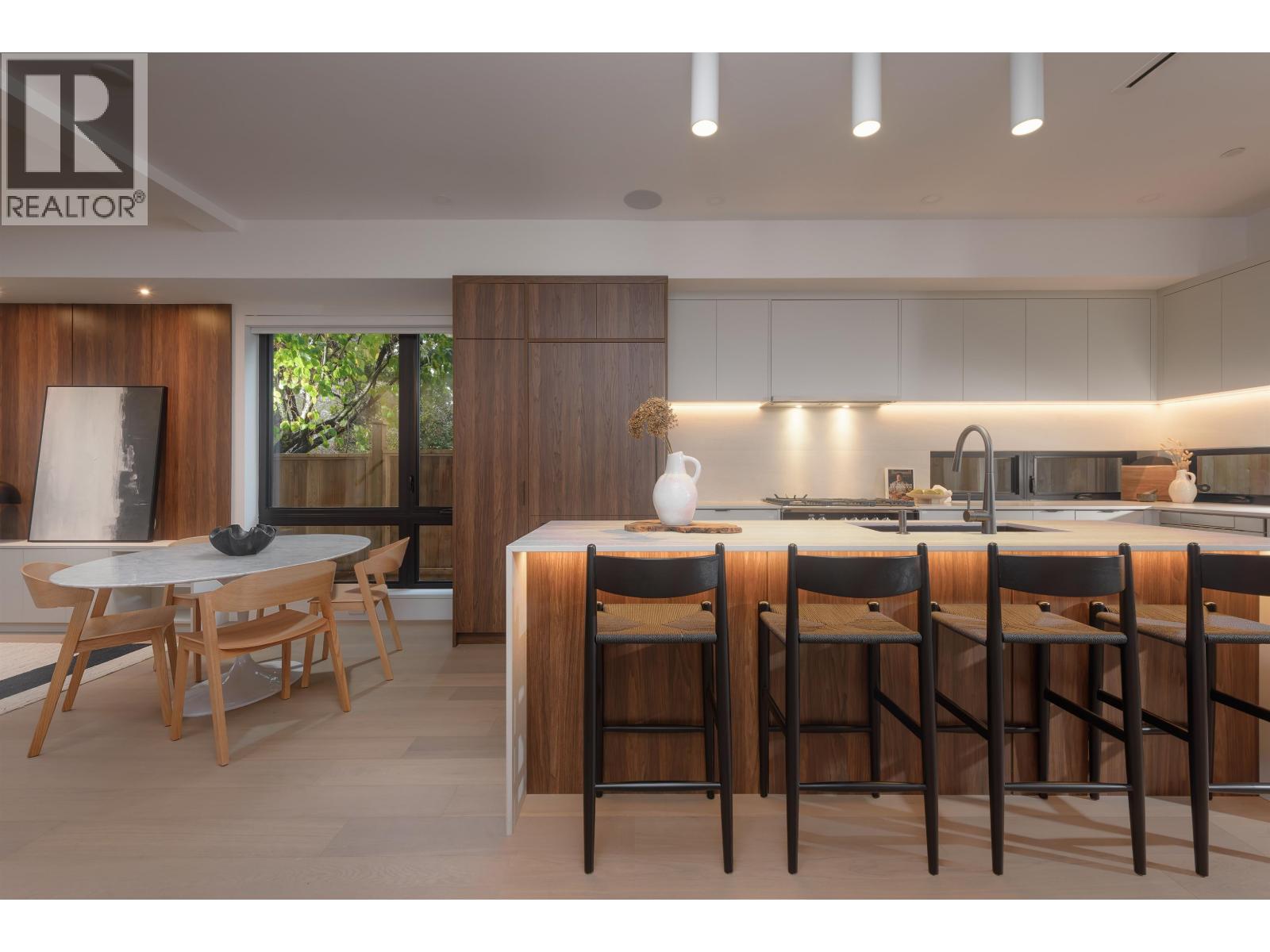 1 275 W 17TH AVENUE, Vancouver, British Columbia