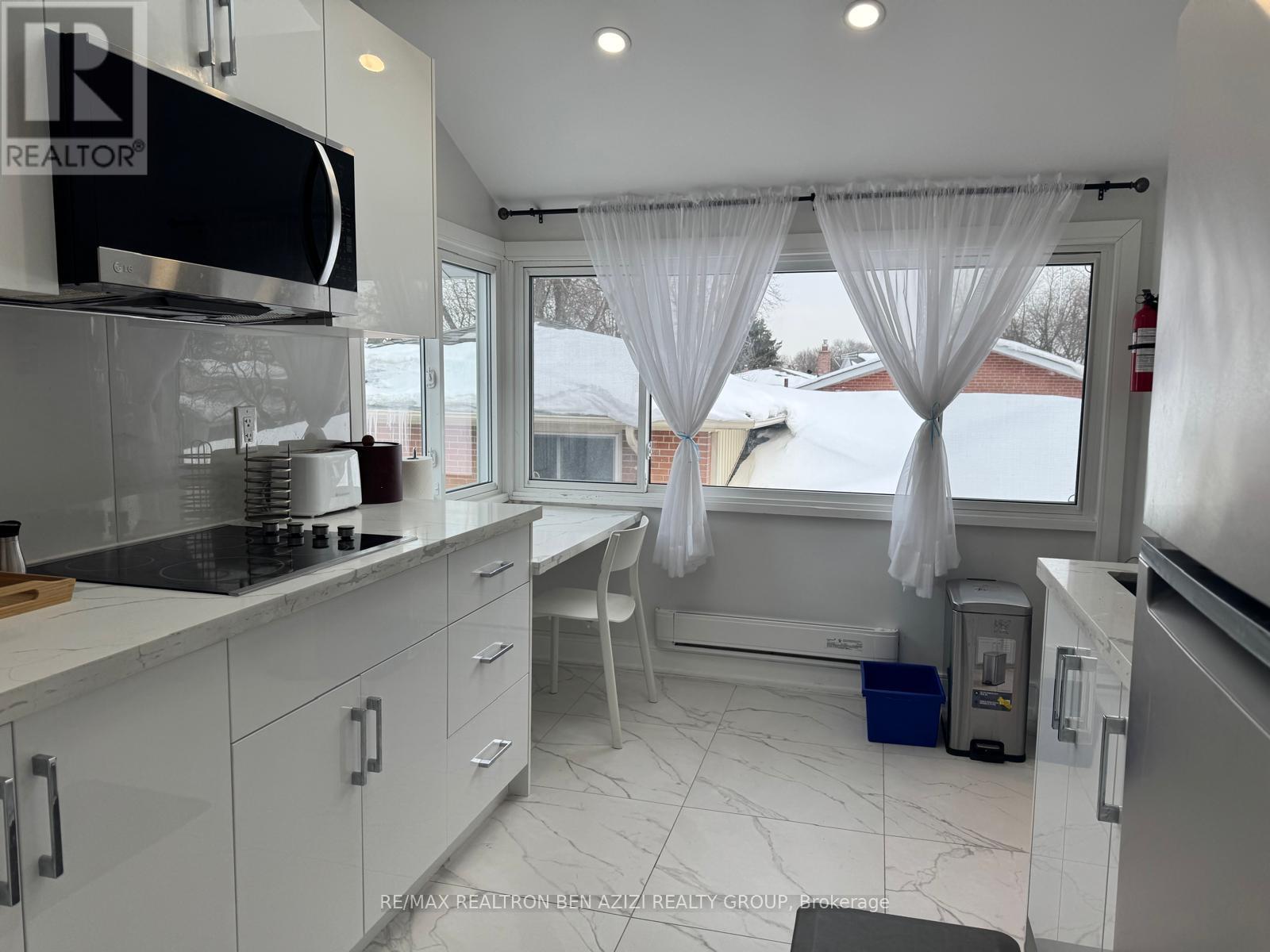 Studio - 14 Wyvern Road, Toronto, Ontario  M2K 2K4 - Photo 8 - C12759424