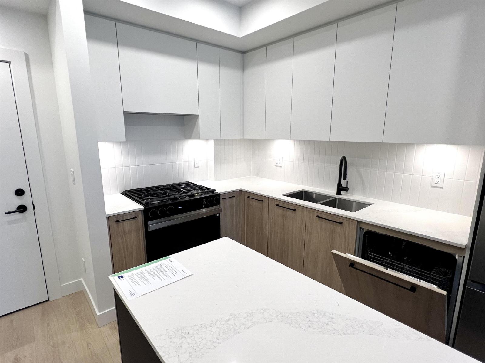 108 19911 76 Avenue, Langley, British Columbia  V2Y 1S3 - Photo 3 - R3087101