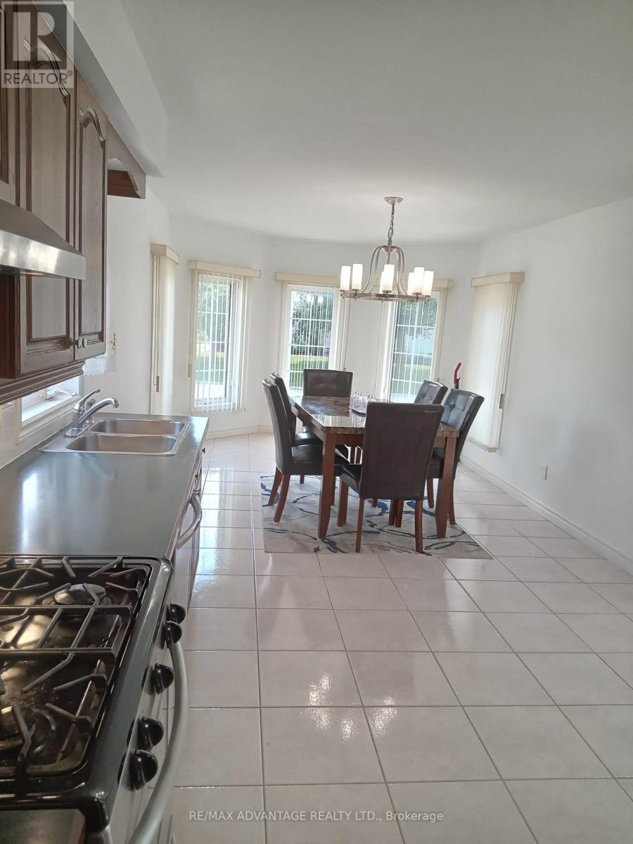 Upper - 42 Stonehenge Road N, London East, Ontario  N5V 4M5 - Photo 10 - X12763564