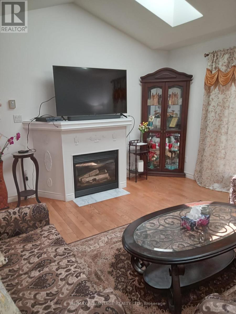 Upper - 42 Stonehenge Road N, London East, Ontario  N5V 4M5 - Photo 2 - X12763564