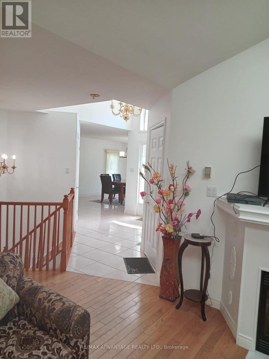 Upper - 42 Stonehenge Road N, London East, Ontario  N5V 4M5 - Photo 3 - X12763564