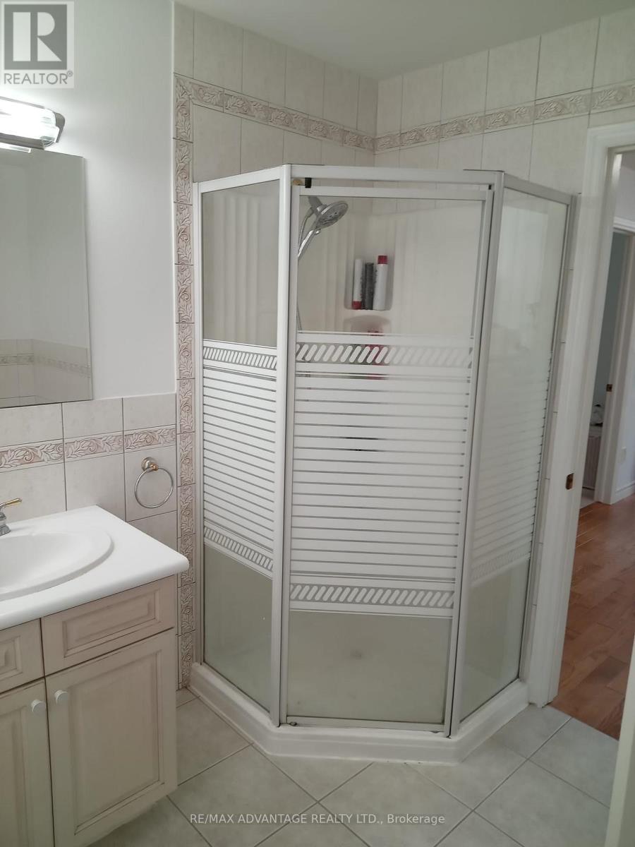 Upper - 42 Stonehenge Road N, London East, Ontario  N5V 4M5 - Photo 4 - X12763564