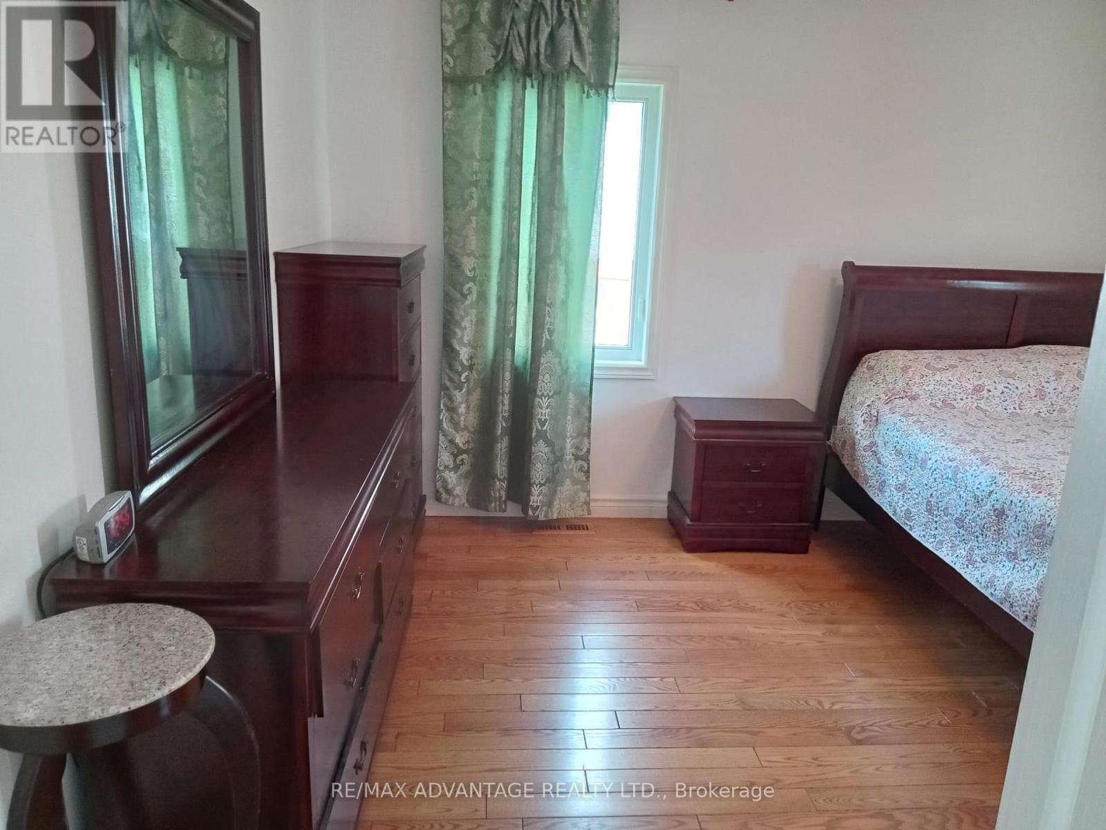 Upper - 42 Stonehenge Road N, London East, Ontario  N5V 4M5 - Photo 6 - X12763564