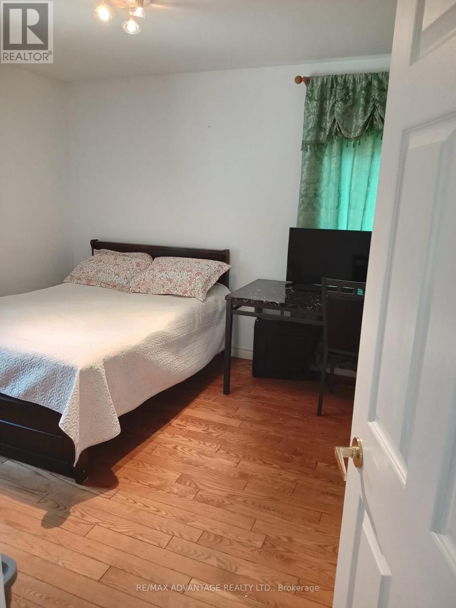 Upper - 42 Stonehenge Road N, London East, Ontario  N5V 4M5 - Photo 7 - X12763564