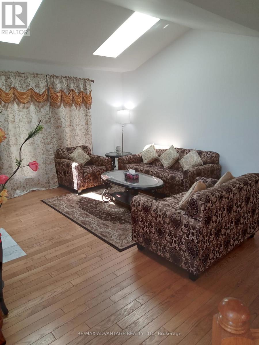 Upper - 42 Stonehenge Road N, London East, Ontario  N5V 4M5 - Photo 9 - X12763564