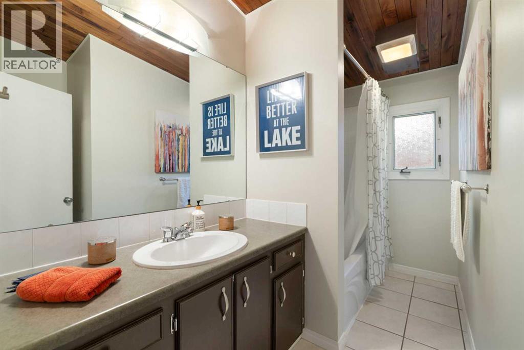 3511 Lakeside Crescent Sw, Calgary, Alberta  T3E 6A7 - Photo 23 - A2281740