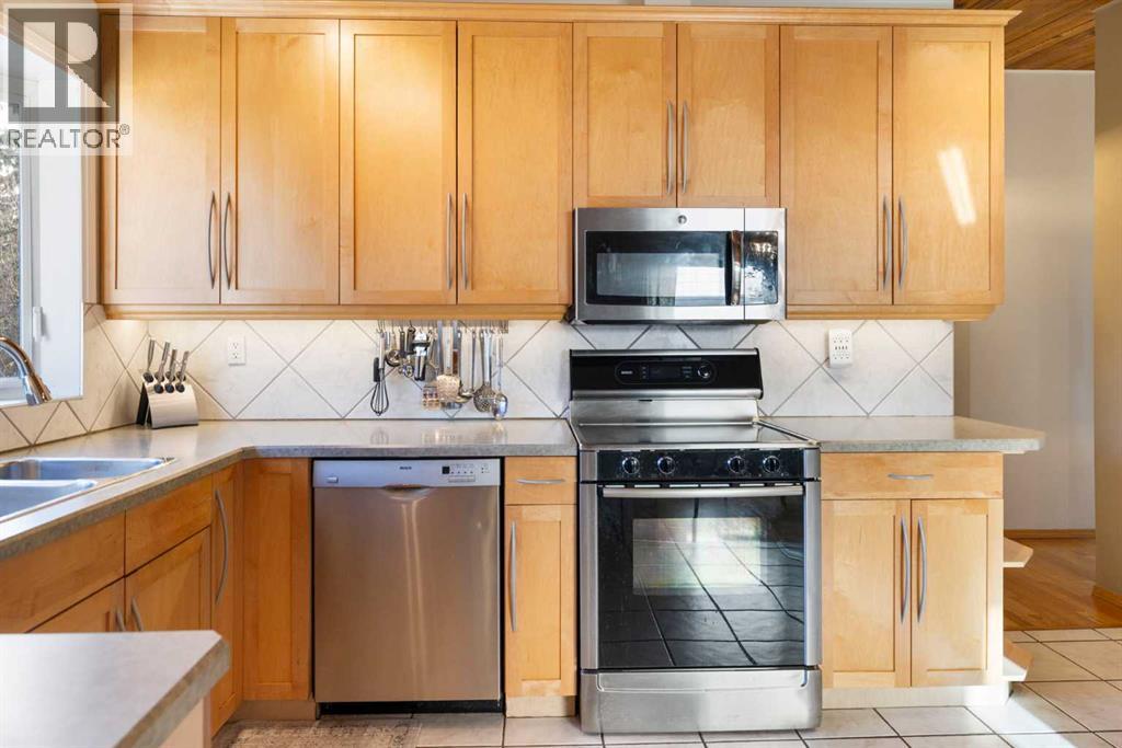 3511 Lakeside Crescent Sw, Calgary, Alberta  T3E 6A7 - Photo 16 - A2281740