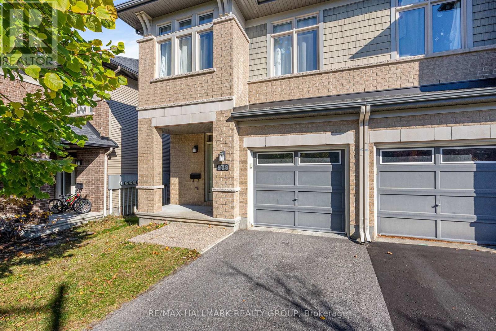 938 Fletcher Circle, Ottawa, Ontario  K2T 0B7 - Photo 3 - X12763444