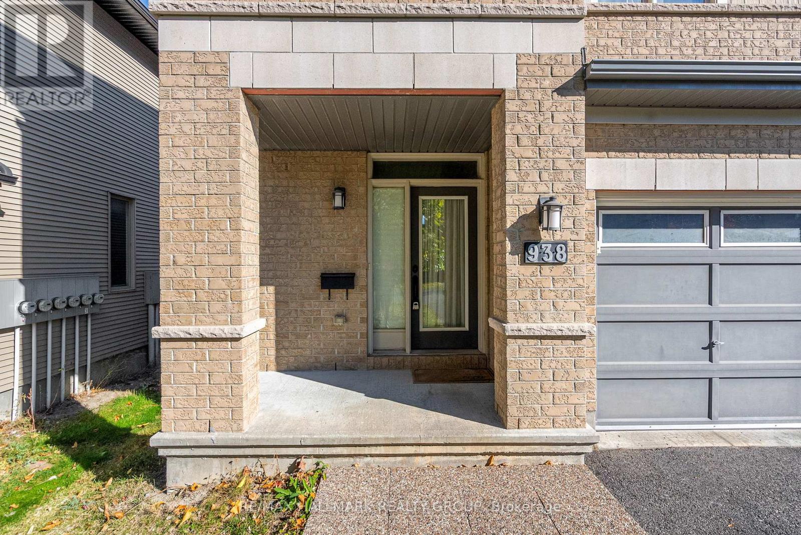 938 Fletcher Circle, Ottawa, Ontario  K2T 0B7 - Photo 4 - X12763444