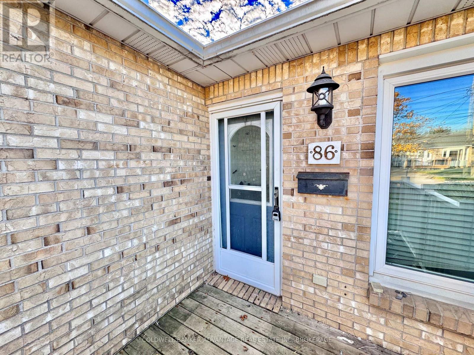 86 Commercial Street, Welland, Ontario  L3B 5Y9 - Photo 2 - X12763508