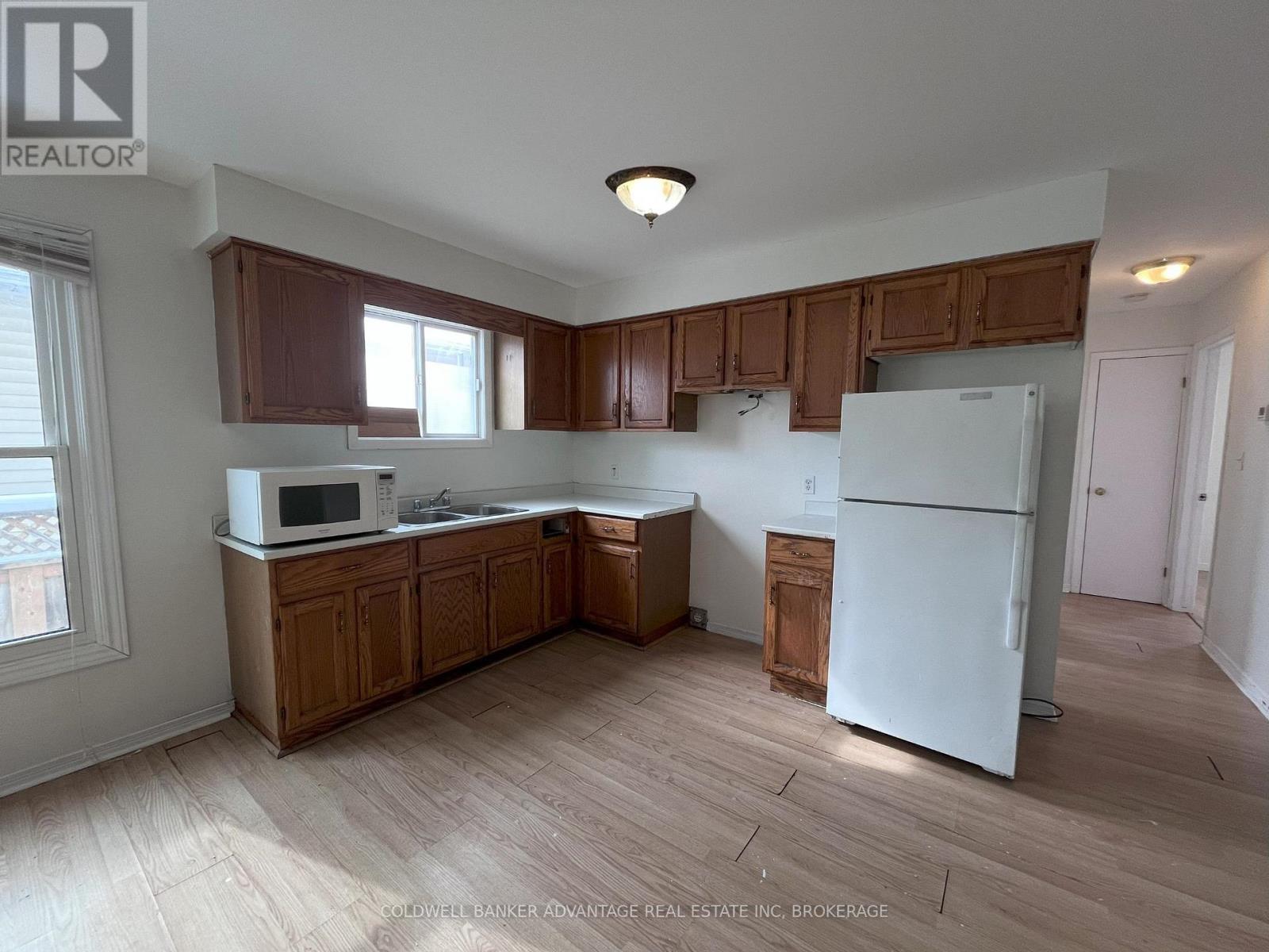 86 Commercial Street, Welland, Ontario  L3B 5Y9 - Photo 6 - X12763508