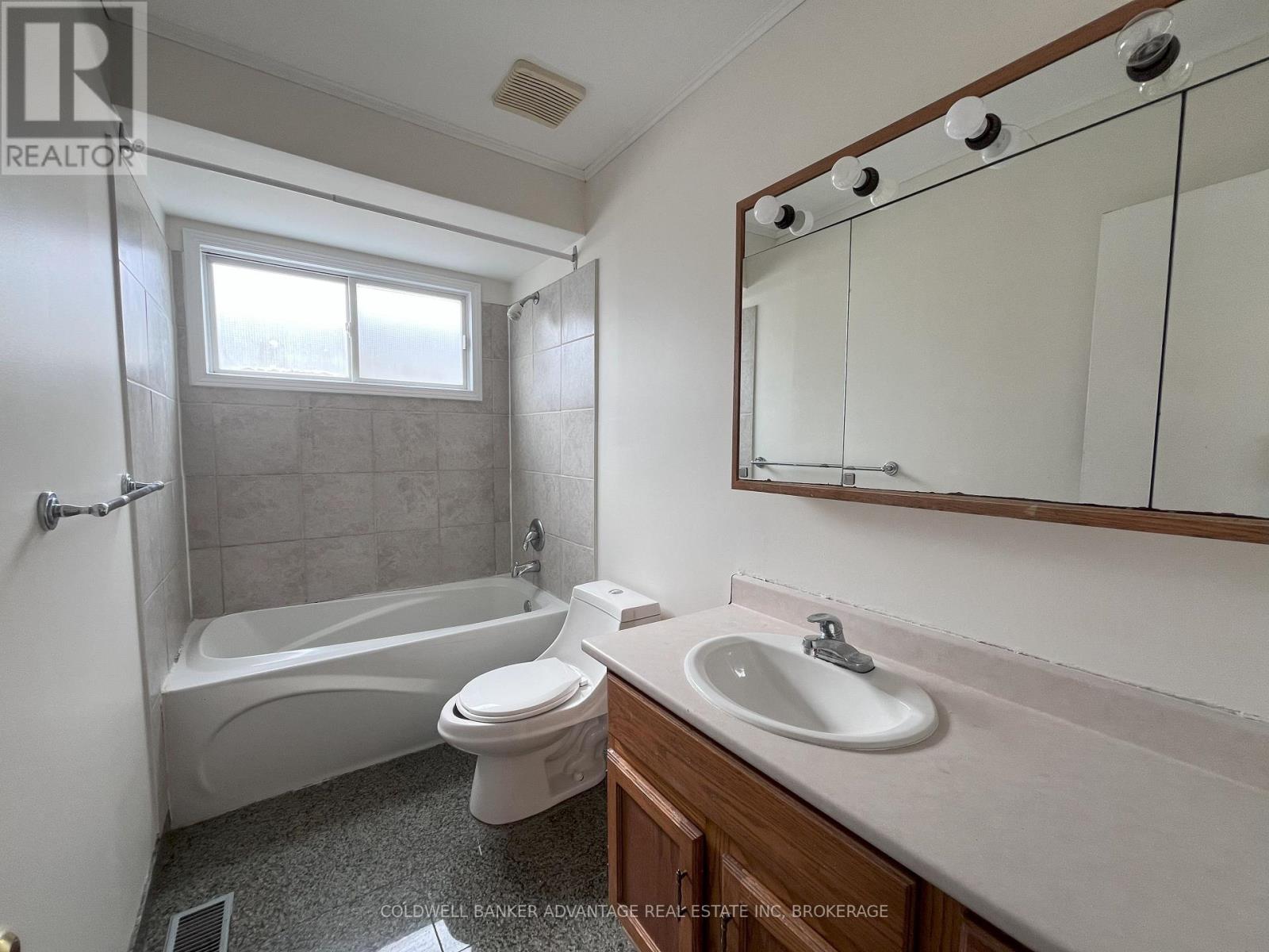 86 Commercial Street, Welland, Ontario  L3B 5Y9 - Photo 9 - X12763508