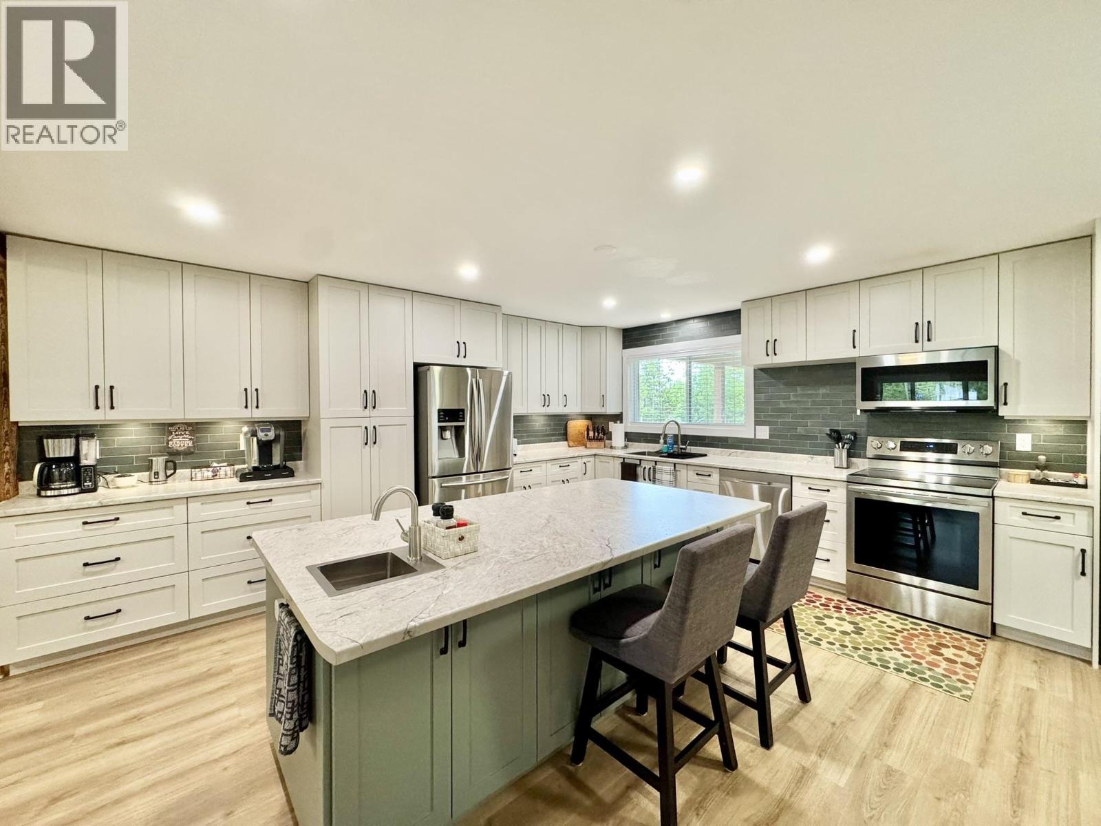 5606 Little Fort 24 Highway, Lone Butte, British Columbia  V0K 2E2 - Photo 10 - R3087134