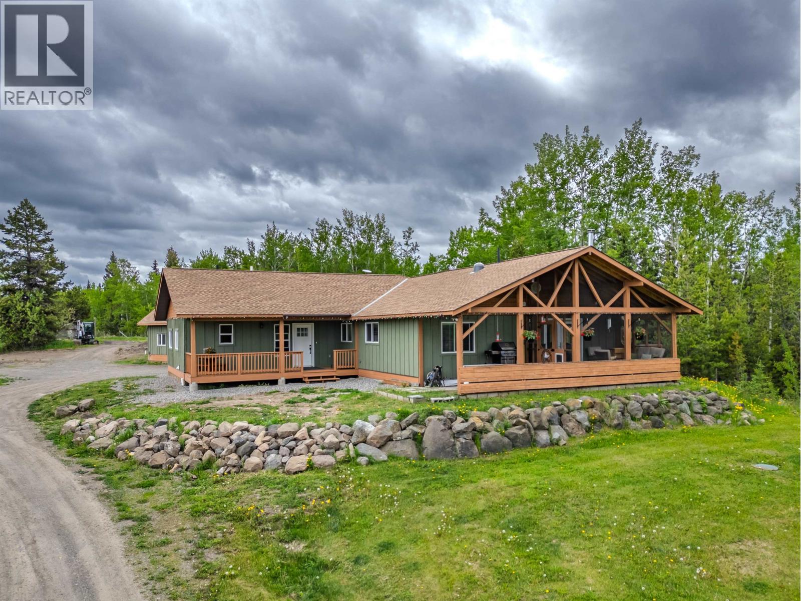 5606 Little Fort 24 Highway, Lone Butte, British Columbia  V0K 2E2 - Photo 4 - R3087134