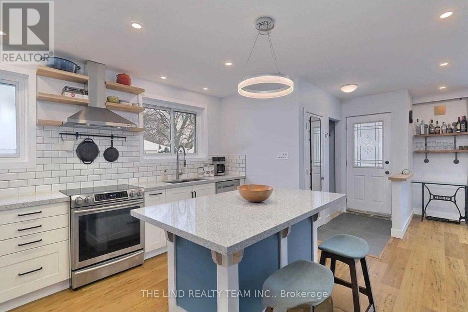 78 Richardson Drive, Aurora, Ontario  L4G 1Z3 - Photo 5 - N12763148