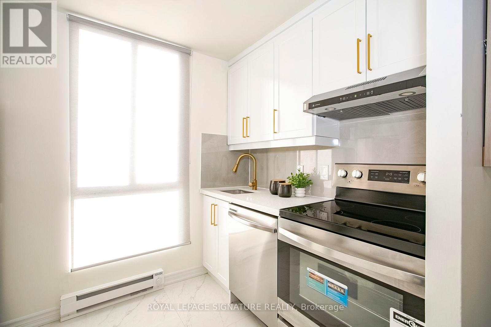 1516 - 145 Hillcrest Avenue, Mississauga, Ontario  L5B 3Z1 - Photo 11 - W12762926