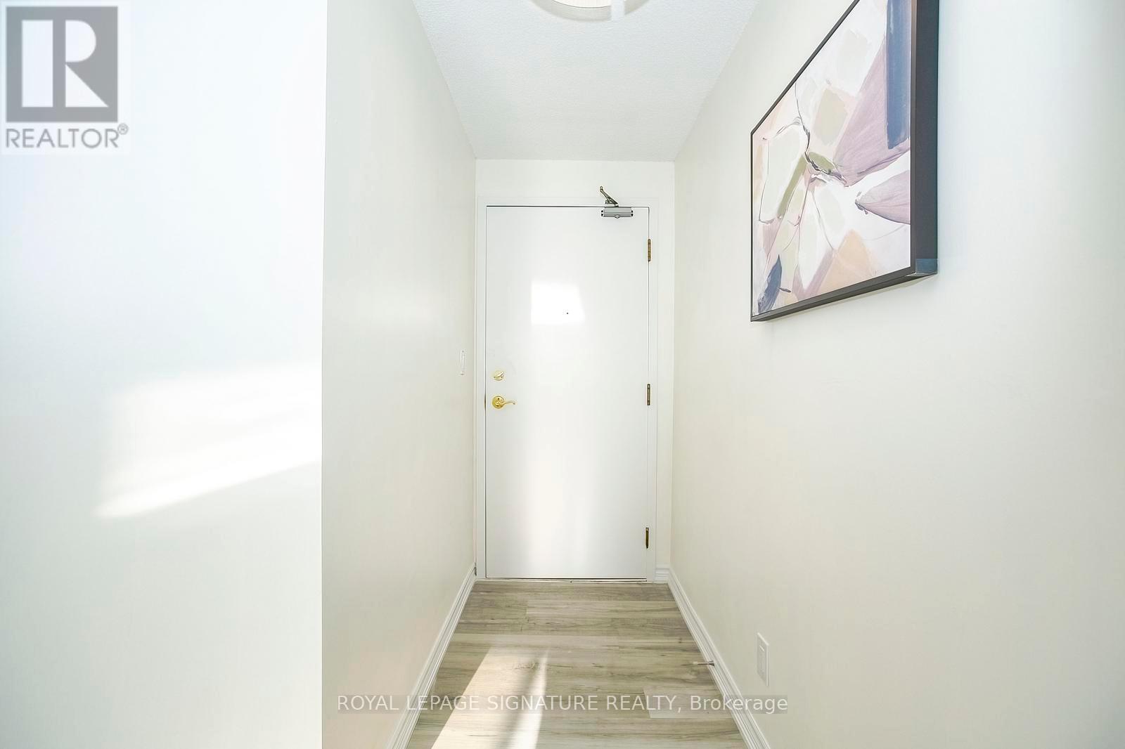 1516 - 145 Hillcrest Avenue, Mississauga, Ontario  L5B 3Z1 - Photo 6 - W12762926