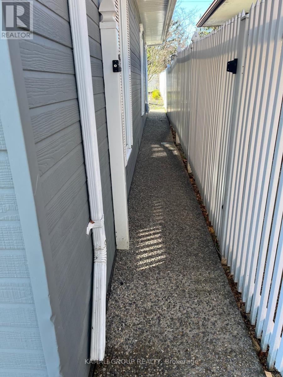 3 - 36 Oakridge Avenue, St. Catharines, Ontario  L2T 2M8 - Photo 5 - X12687476