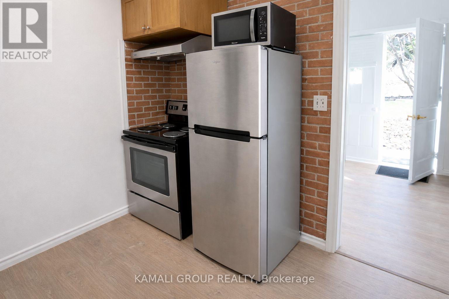 3 - 36 Oakridge Avenue, St. Catharines, Ontario  L2T 2M8 - Photo 8 - X12687476