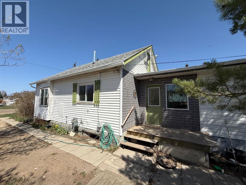 221 2 Ave E Avenue, Hanna, Alberta  T0J 1P0 - Photo 2 - A2223895