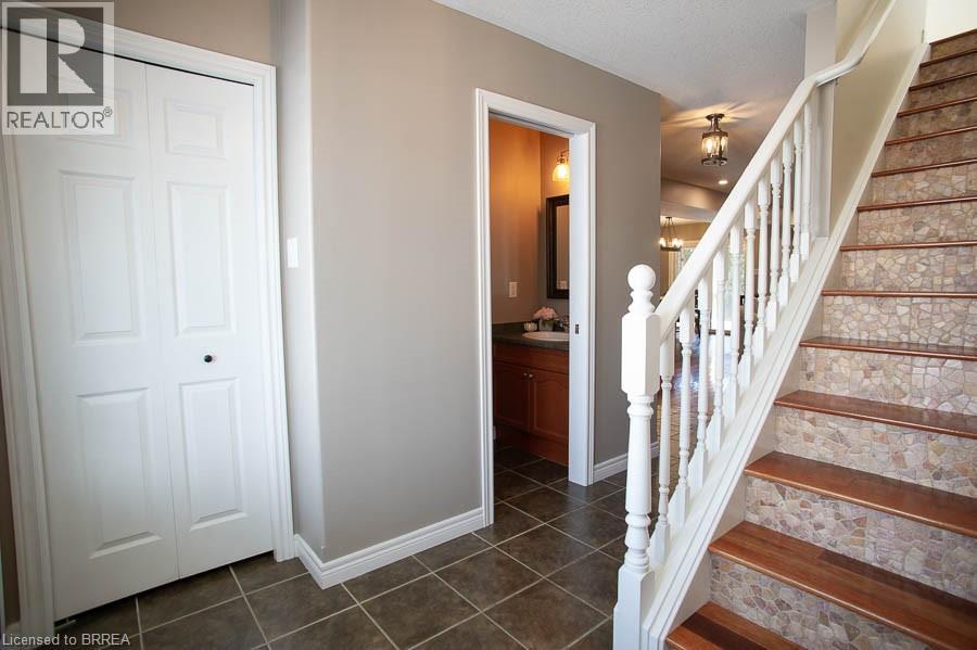 18 Gaal Court, Brantford, Ontario  N3T 6R5 - Photo 5 - 40801052