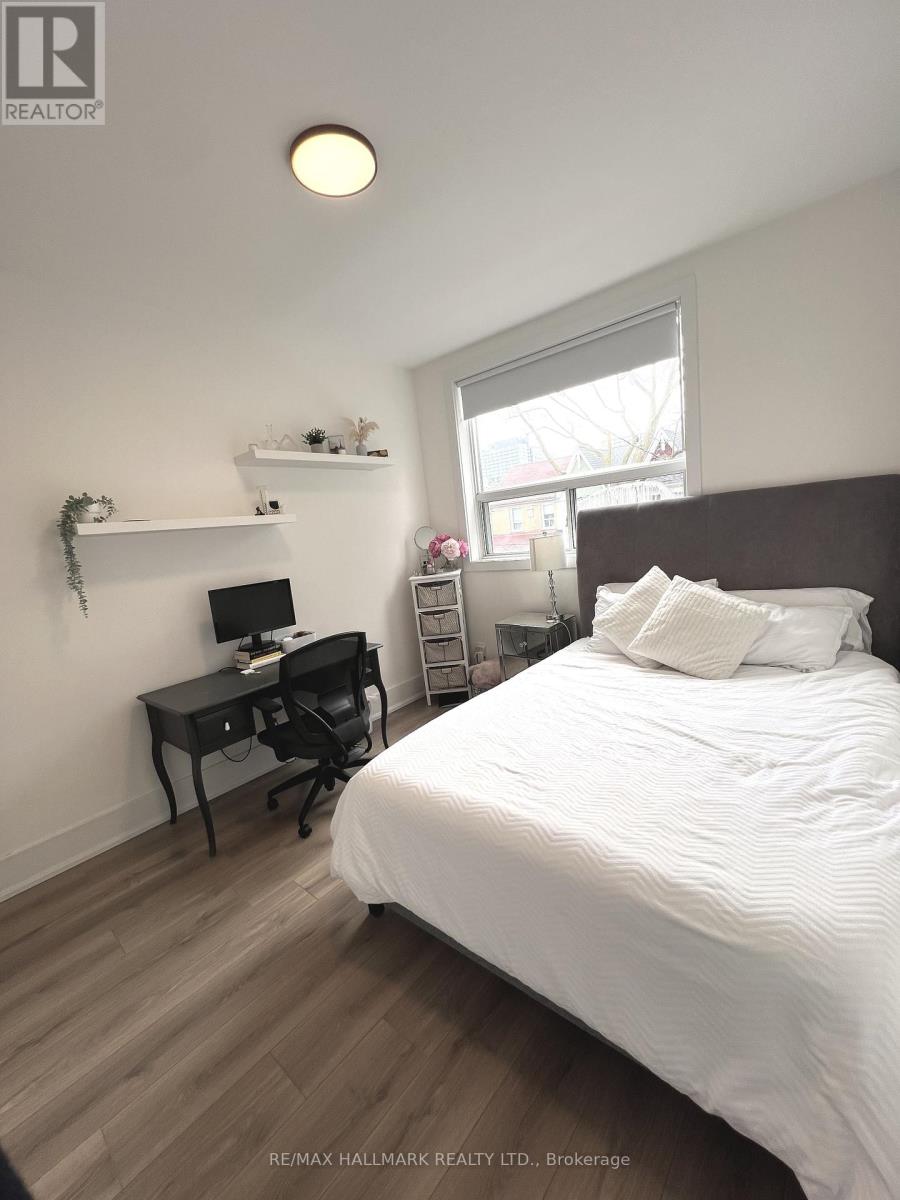 Upper - 13 Brookfield Street, Toronto, Ontario  M6J 3A8 - Photo 12 - C12763502