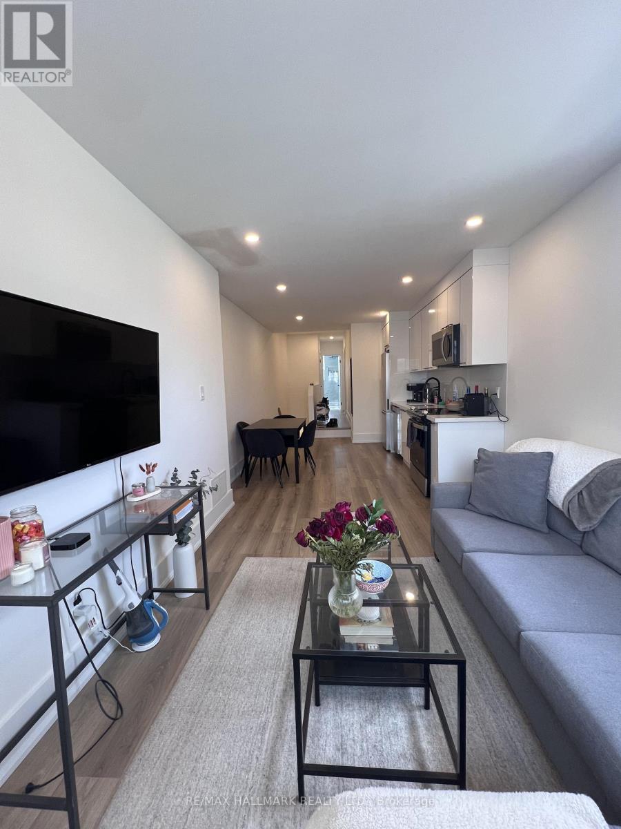 Upper - 13 Brookfield Street, Toronto, Ontario  M6J 3A8 - Photo 4 - C12763502