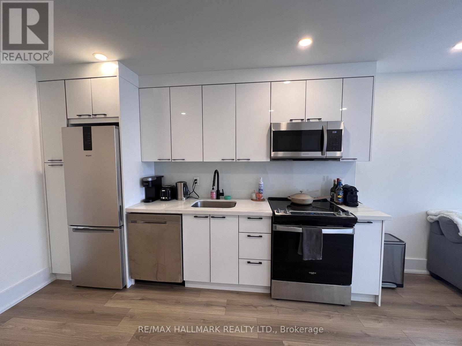 Upper - 13 Brookfield Street, Toronto, Ontario  M6J 3A8 - Photo 8 - C12763502