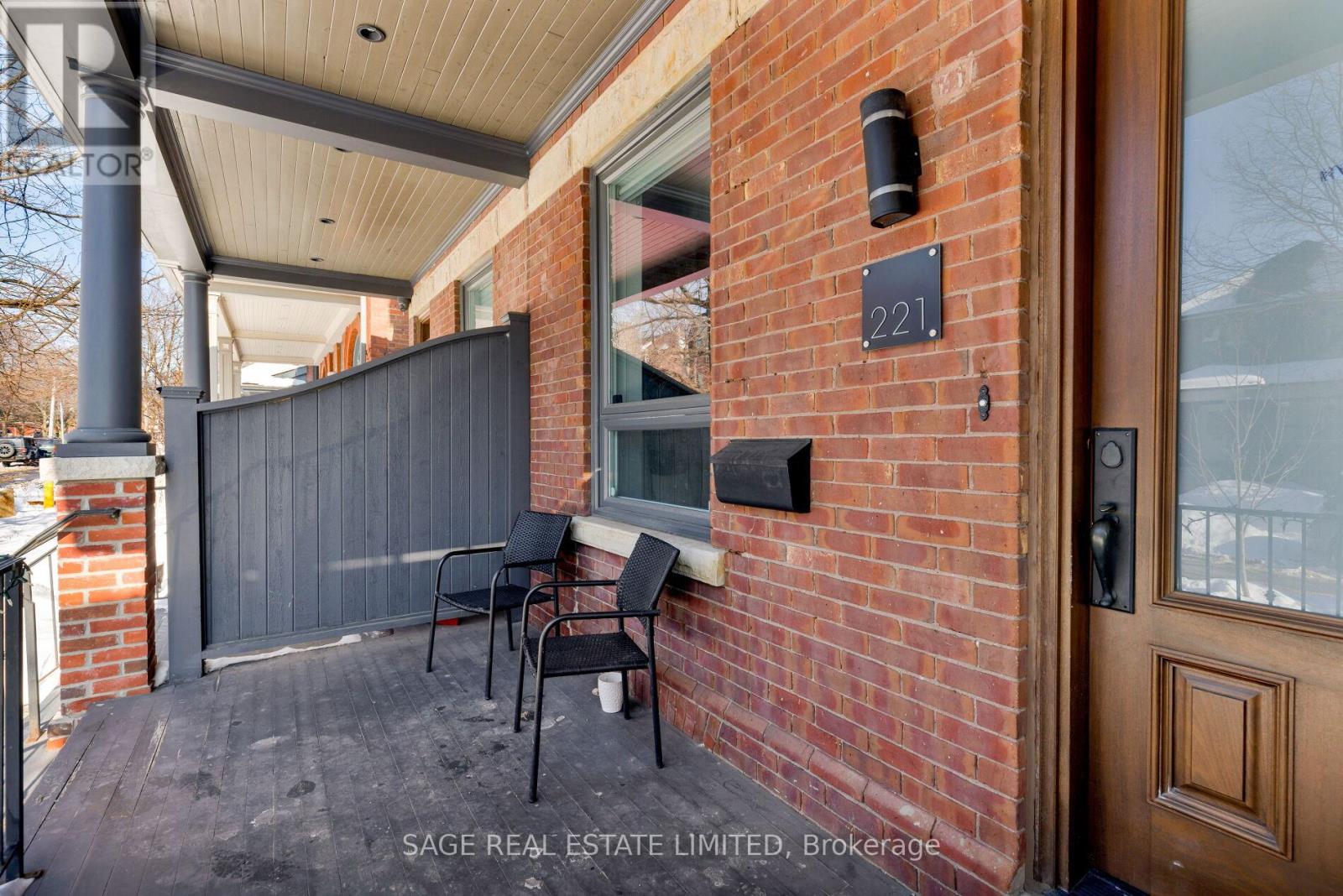 221 Crawford Street, Toronto, Ontario  M6J 2V5 - Photo 2 - C12763600