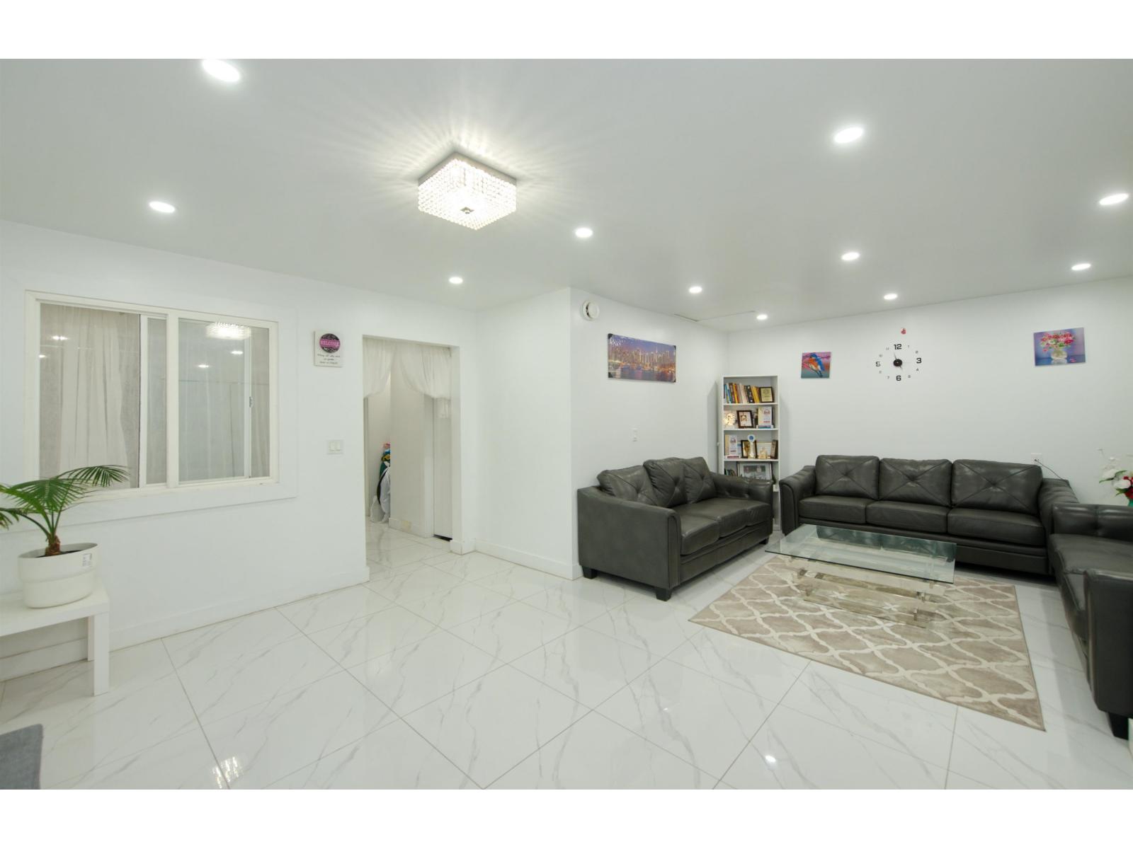 7681 125 Street, Surrey, British Columbia  V3W 7W2 - Photo 3 - R3086834