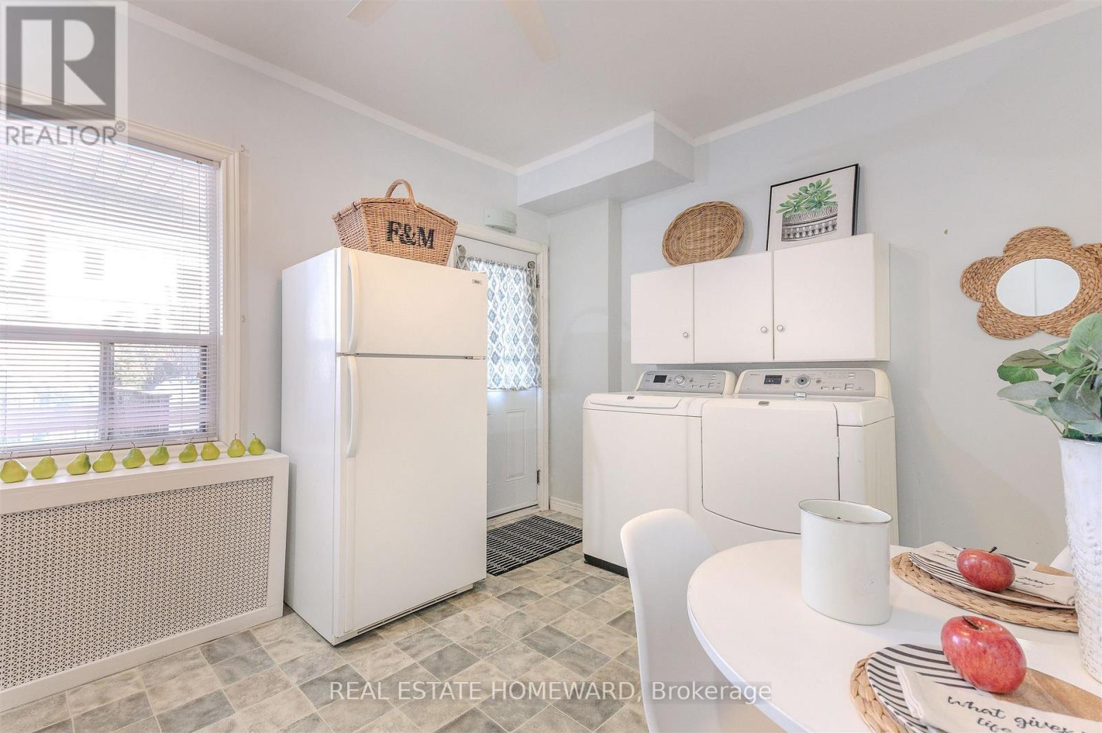 462 & 464 Sammon Avenue, Toronto, Ontario  M4J 2B2 - Photo 16 - E12763528