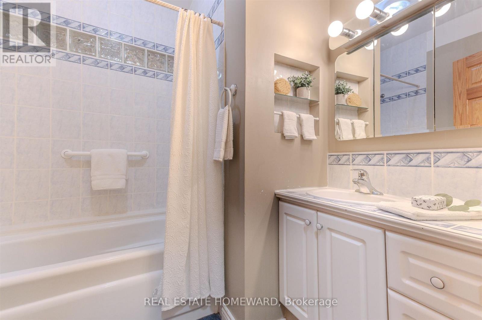 462 & 464 Sammon Avenue, Toronto, Ontario  M4J 2B2 - Photo 21 - E12763528