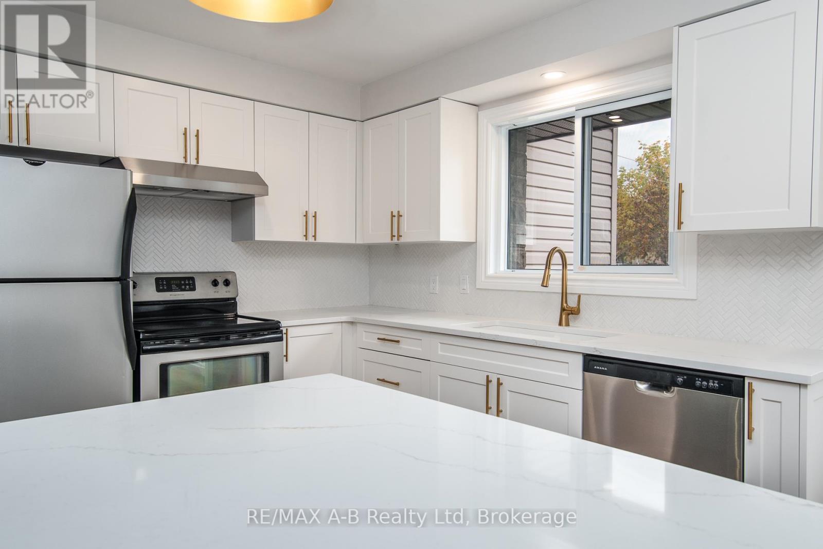 149 Norfolk Street, Stratford, Ontario  N5A 3Y7 - Photo 2 - X12685578