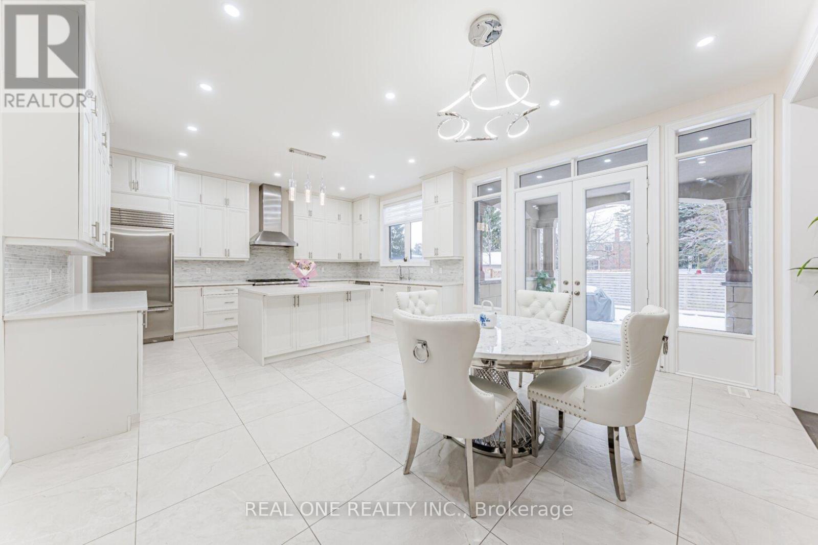 45 Shining Willow Court, Richmond Hill, Ontario  L4C 5N6 - Photo 16 - N12763436