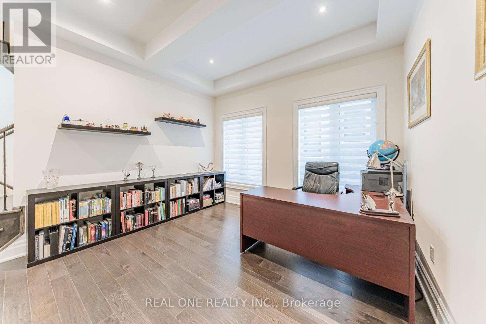 45 Shining Willow Court, Richmond Hill, Ontario  L4C 5N6 - Photo 8 - N12763436