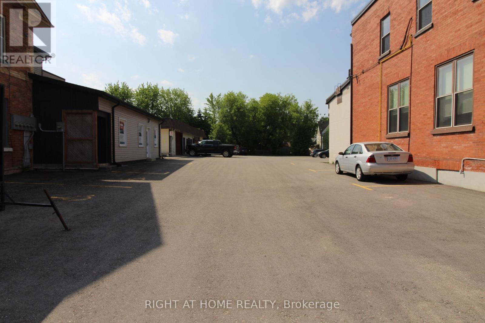 D - 9 Queen Street, Innisfil (Cookstown), Ontario  L0L 1L0 - Photo 3 - N12763462