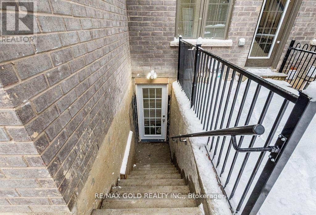 60 Block Road, Brampton, Ontario  L7A 5B3 - Photo 3 - W12763496