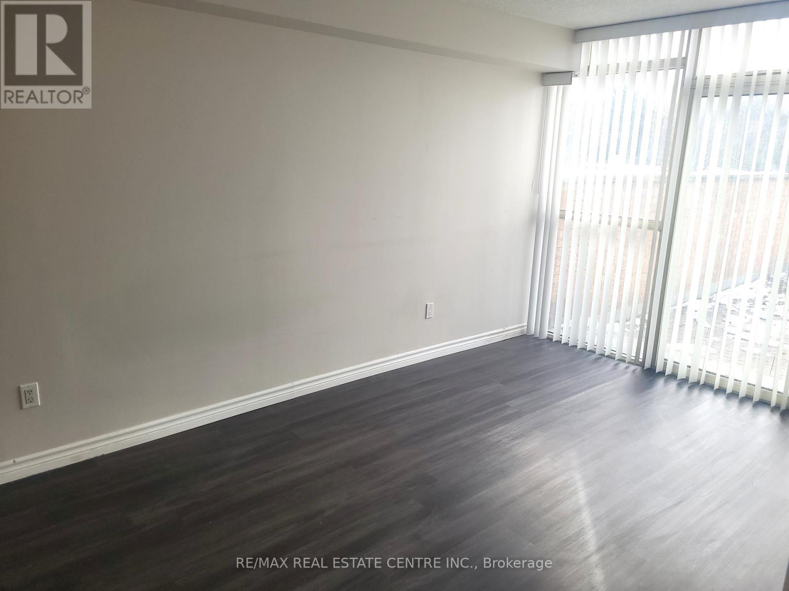 209 - 285 Enfield Place, Mississauga, Ontario  L5B 4L8 - Photo 10 - W12763560