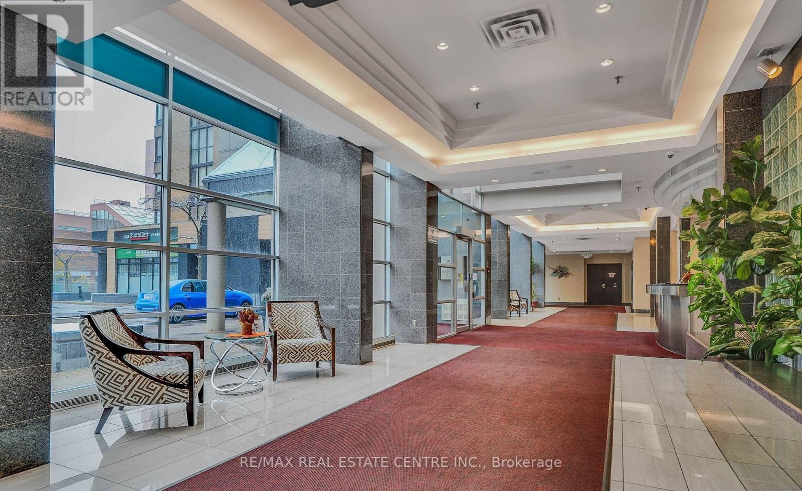 209 - 285 Enfield Place, Mississauga, Ontario  L5B 4L8 - Photo 2 - W12763560